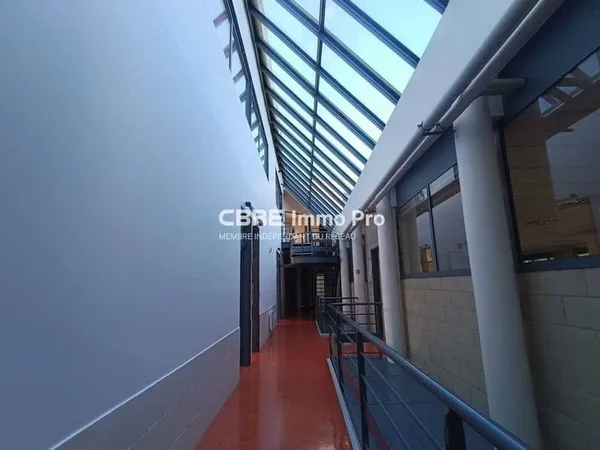 Bureaux 692 m²