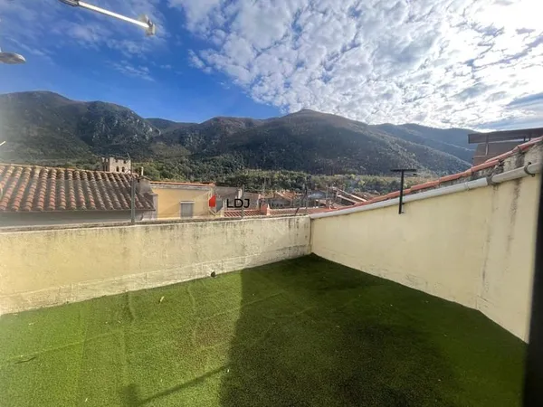 Arles-sur-Tech - Spacieux T4 à rénover avec terrasse et pote