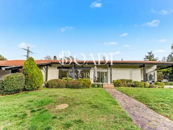 Maison de plain-pied 5 pièces 217 m²