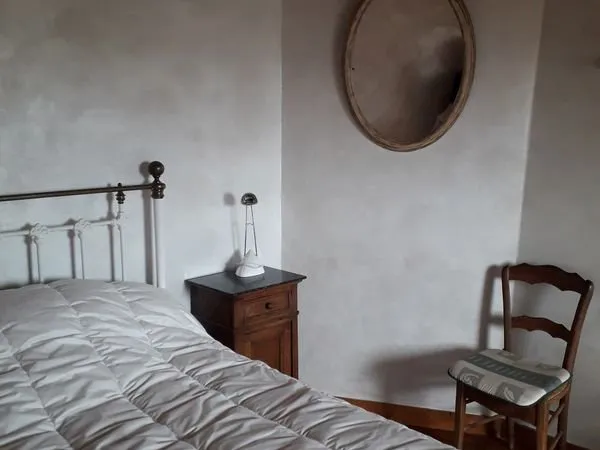 Chambre meublée