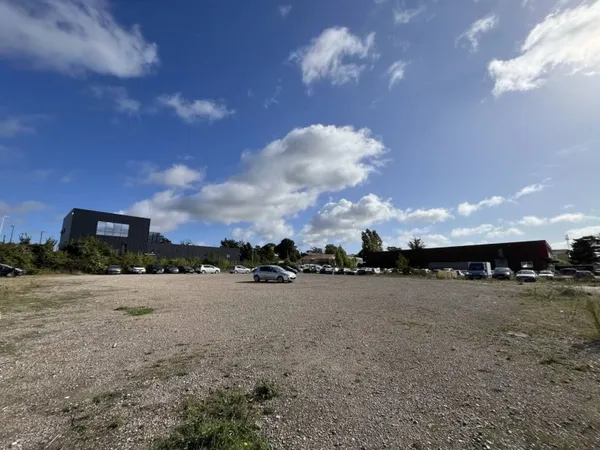 Local d'activité 1700 m²