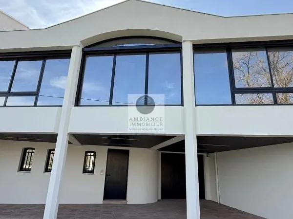 Maison 6 pièces 215 m²