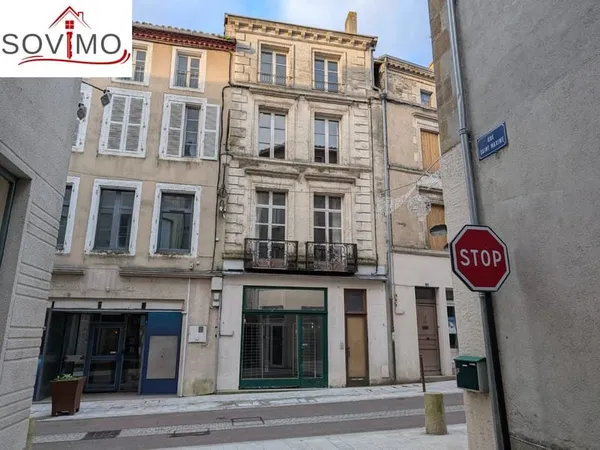 INVESTISSEMENT LOCATIF, IMMEUBLE AVEC PATIO ET 2 APPARTEMEN