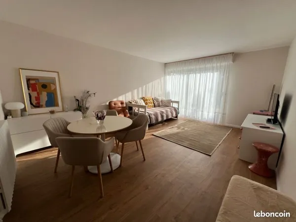T2 56 m² Rénové + Terrasse + Parking - Centre Royan