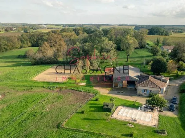À 5 minutes de Sauveterre-de-Guyenne Propriété équestre sur 5,5 hectares attenants