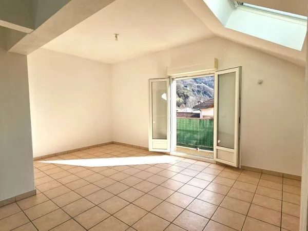 T3 Dernier étage 52 m² Balcon 2 parkings Cave Albertville Plaine Conflans