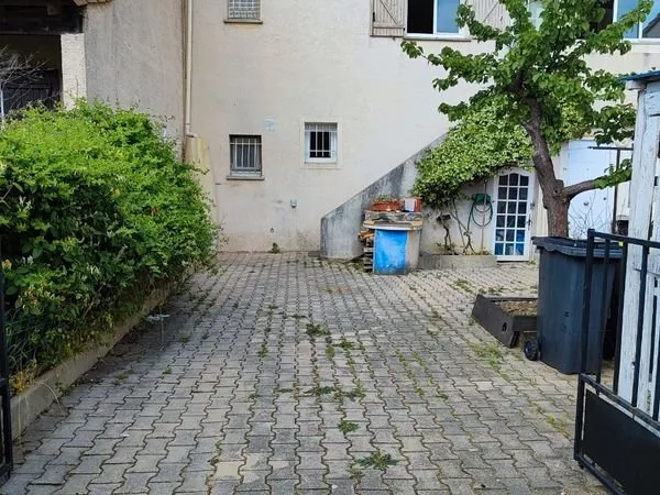 ​Appartement F2 rénové 65m² - Croix d'Argent - Terrasse & Parking