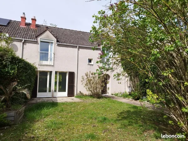 Maison 5 pièces 107 m² environ - lumineuse, traversante, bon état - garage + jardin clos