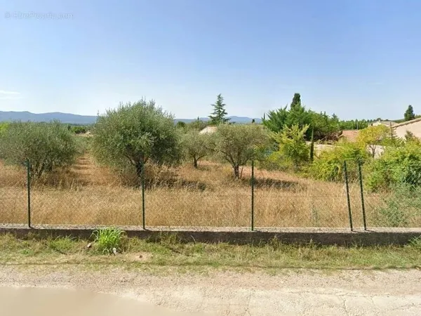 Terrain 381 m²