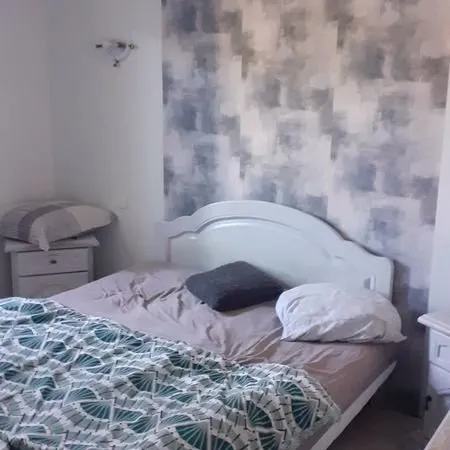 Chambre meublée