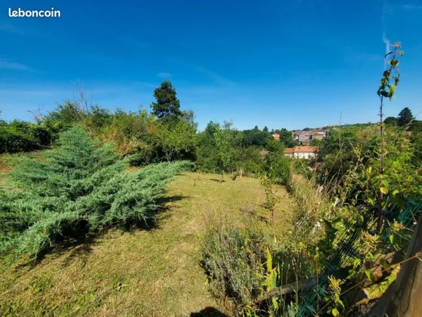 Terrain de loisirs avec vue sur Tour Charlemagne