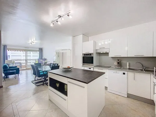 Menton garavan - grand 4 pieces / 3 chambres de 93 m2 avec terrasse , 2 caves, parking et piscine