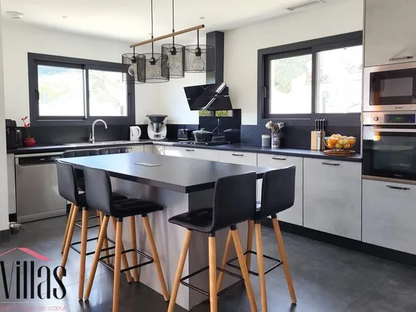 Villa 5 chambres avec Piscine, grand garage , Vue sur les Albères