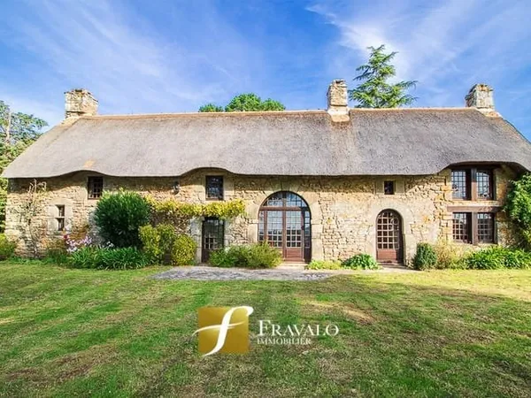 PLOUGOUMELEN - BELLE CHAUMIERE FAMILIALE