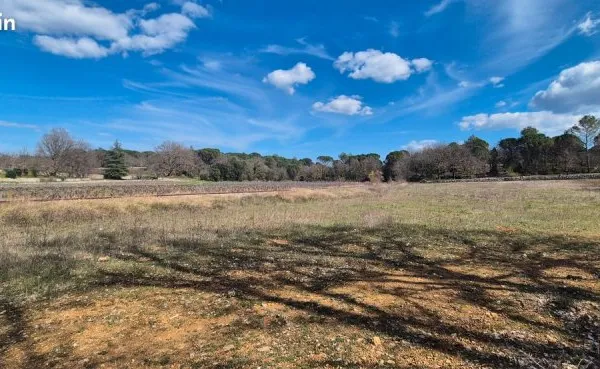 TERRAIN 2147m² à Saint-Maximin-la-sainte-baume