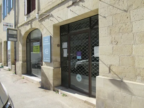 DANS RUE PRINCIPALE DE SOMMIERES!