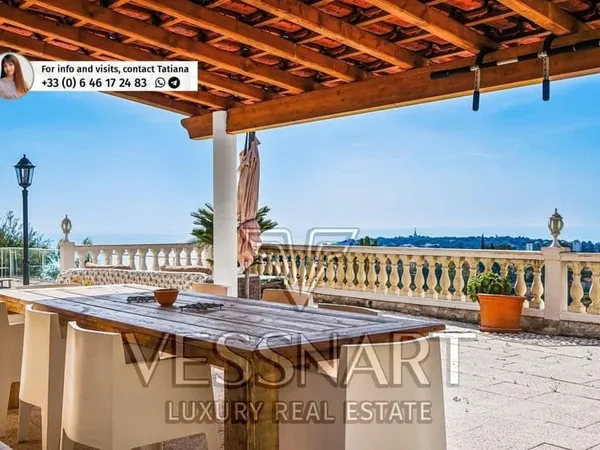 Villa contemporaine avec vue exceptionnelle sur la mer