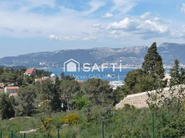 Résidence au calme sur les hauteurs du port de Saint Mandrier