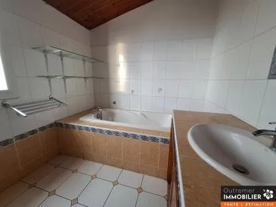 Chambre meublée avec vue mer et montagne à Étang Saint-Leu - tout inclus