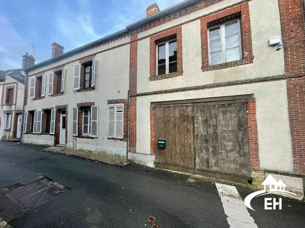 MAISON DE BOURG - BEAU POTENTIEL