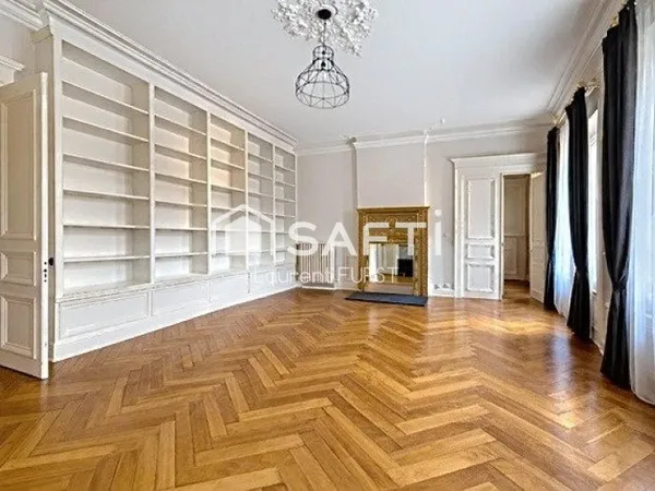 Appartement Ancien avec plafonds et parquets