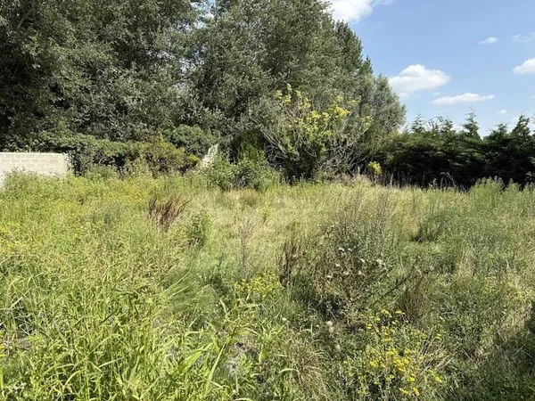 Terrain 608 m²