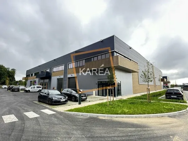 Local industriel 1813 m²