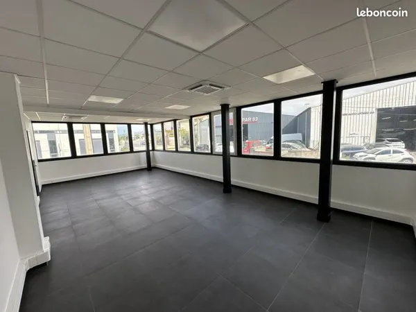 Bureaux 54 m² Puget-sur-Argens