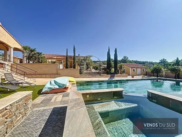 Maison 10 pièces 270 m²
