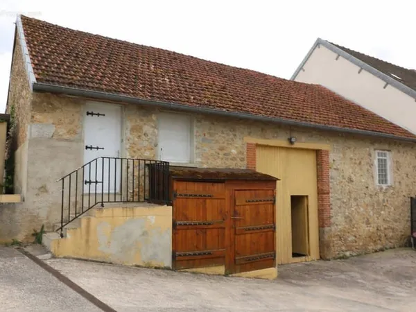 Dépôt 145 m2 Stockage / activité artisanale Fort potentiel Cuchery