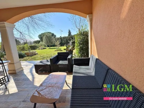 Sainte-Maxime - Appartement en rez-de-jardin avec exceptionnel jardin de 600 m² dans domaine avec pi