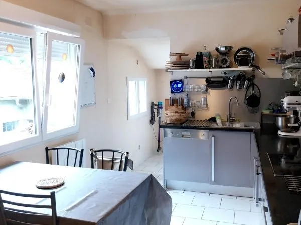Immeuble avec fonds de commerce et appartement