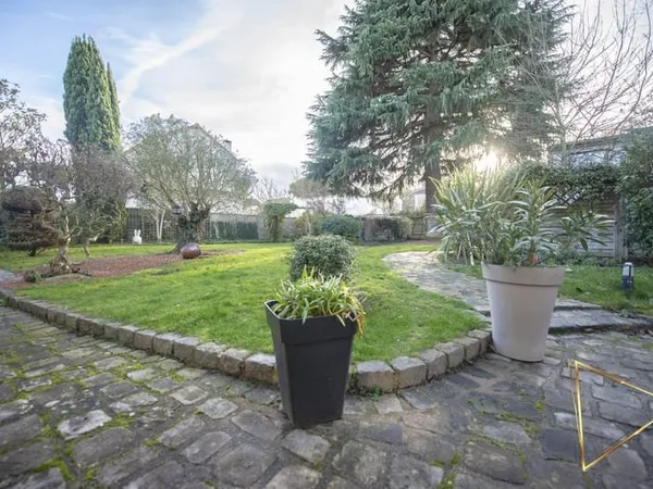 Ensemble immobilier de deux maisons 432 m2 habitables Se