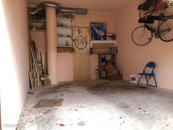 Loue garage proche frontière