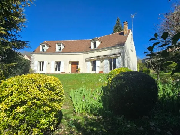 Maison traditionnelle aux beaux volumes dans Provins !