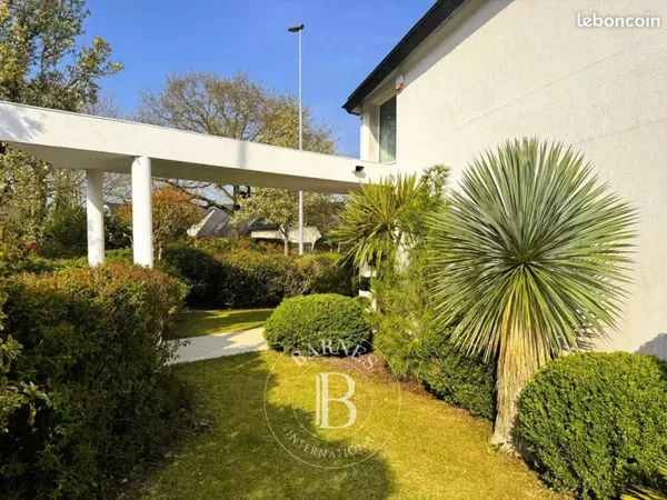 Maison 7 pièces 240 m²