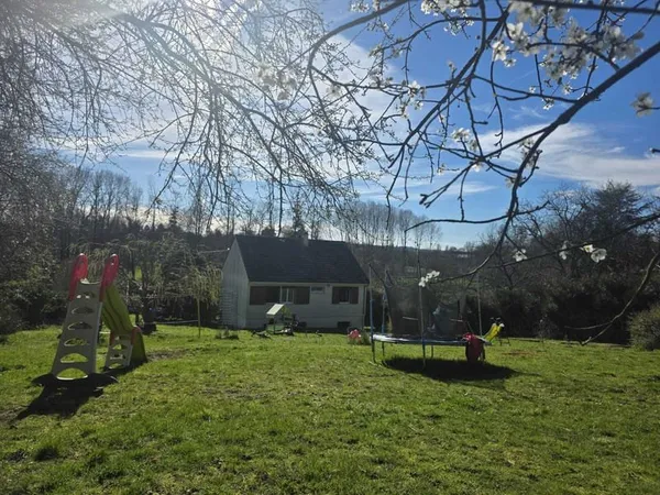 SOUS OFFRE D'ACHAT - Pavillon surélevé de 92m2, 3 chambres, garage et jardin de 2799m2