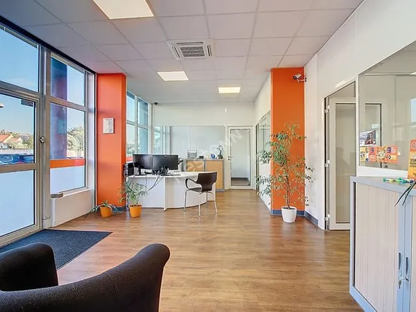 Local commercial 80 m²