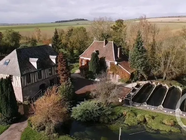 Maison 40 pièces 738 m²