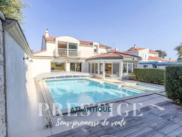 Maison 7 pièces 245 m²