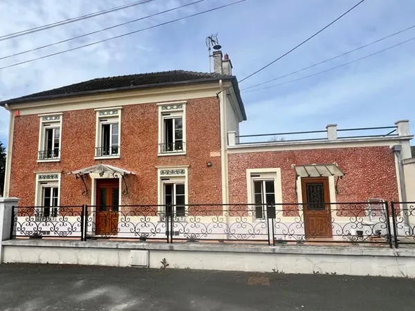 Maison familiale avec sous-sol total et fort potentiel