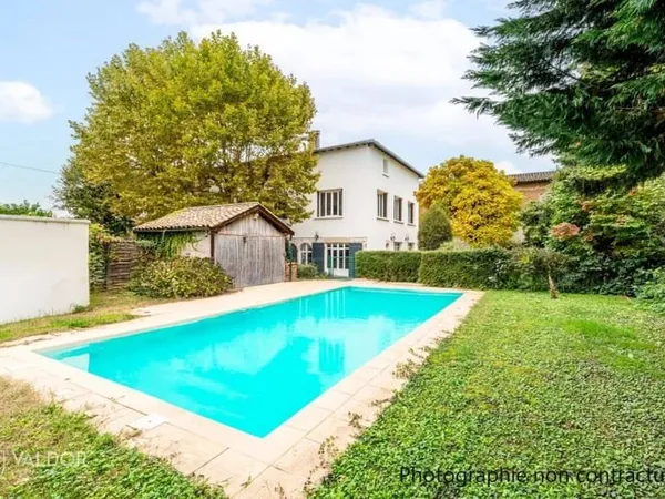 Maison 9 pièces 247 m²