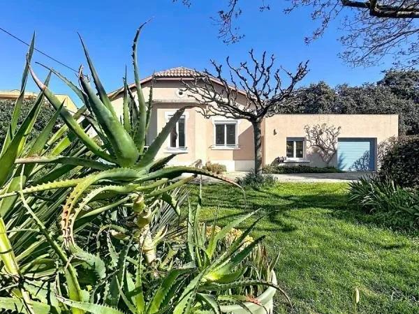 LES ANGLES SECTEUR PRIADES Maison individuelle 110 m² + garage sur 1022 m² de terrain