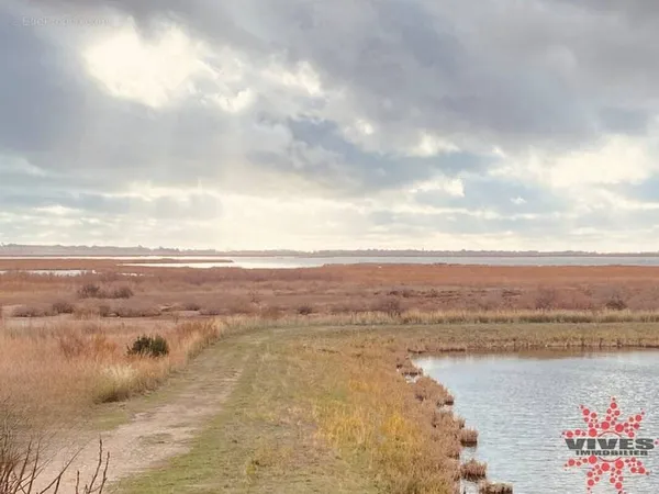 Terrain à bâtir 333 m2 dans lotissement - libre de constructeur - dans un cadre naturel préservé.