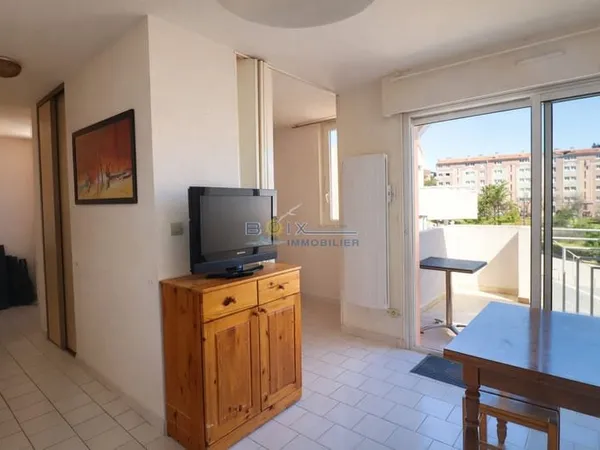 VEND DEUX PIECES CABINE CORNICHE