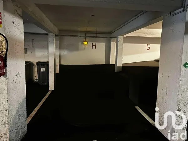 Parking 12 m²
