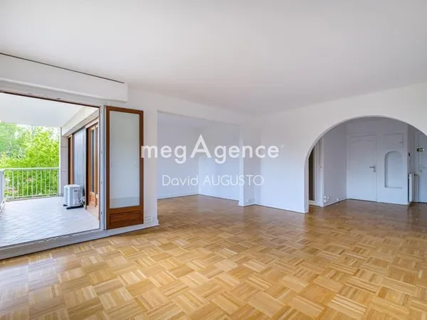 Beau T5, 3 chambres, balcon/terrasse, cave, piscine et tennis dans la résidence