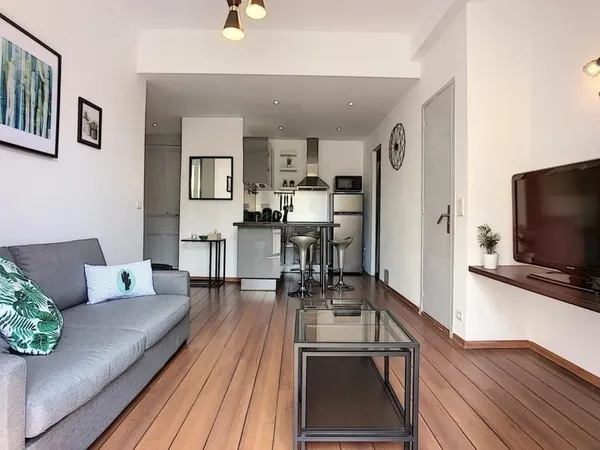 LOCATION ETUDIANTE - Joli 2 pièces Meublé avec Clim Balcon