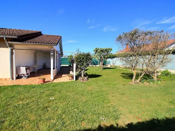 Maison de plain-pied - 4 chambres - 739 m² de terrain - Heyrieux