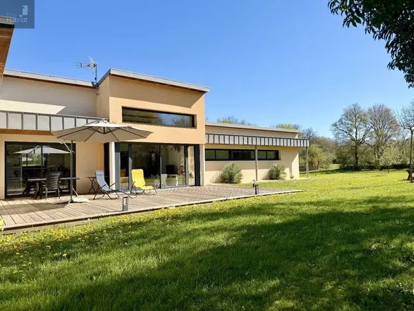 Maison contemporaine de 175 m² plain-pied, idéale pour la vie de famille